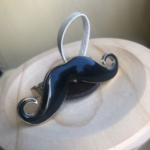 Moustache ring